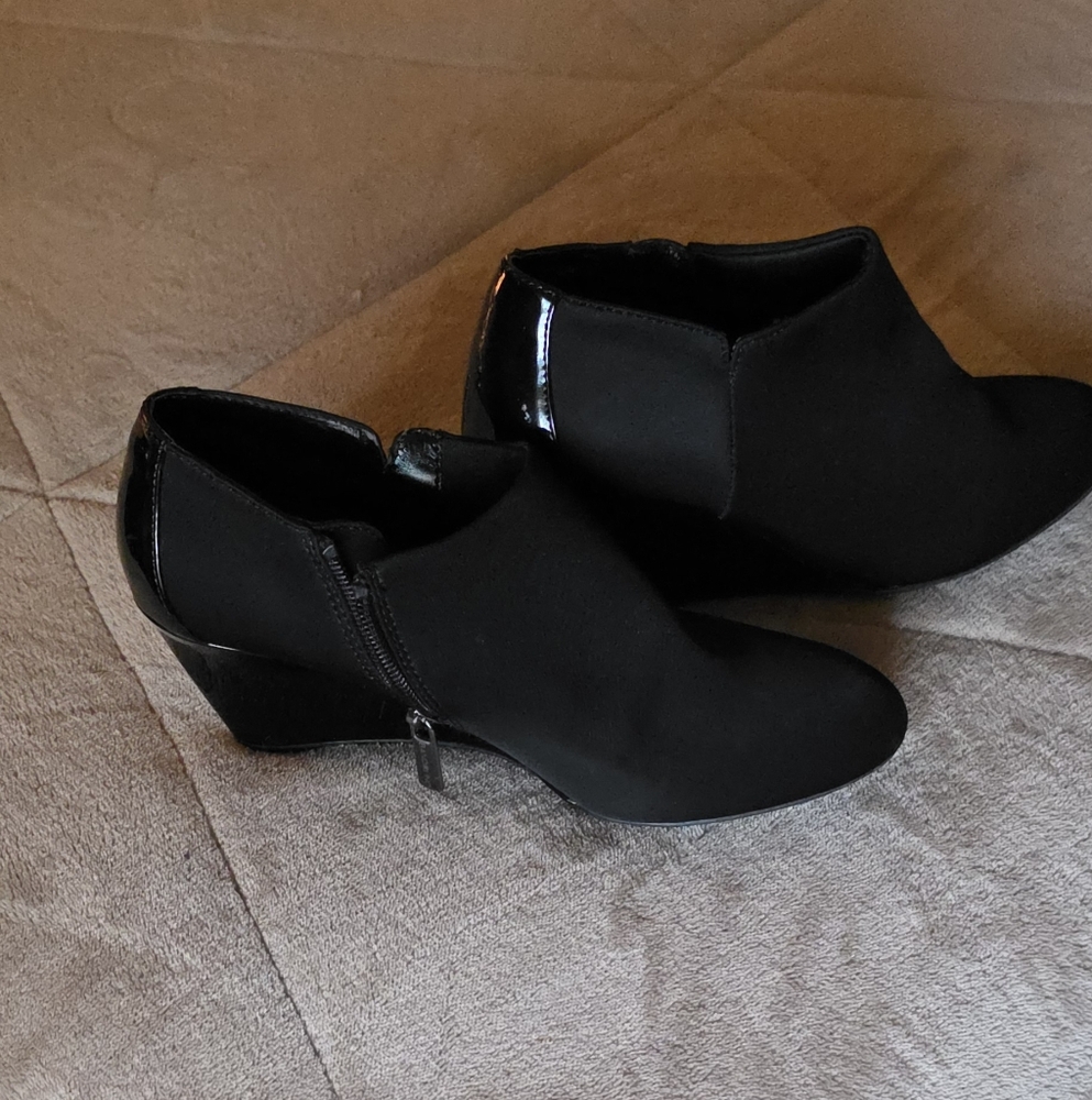 Bandolino Black Ankle Booties